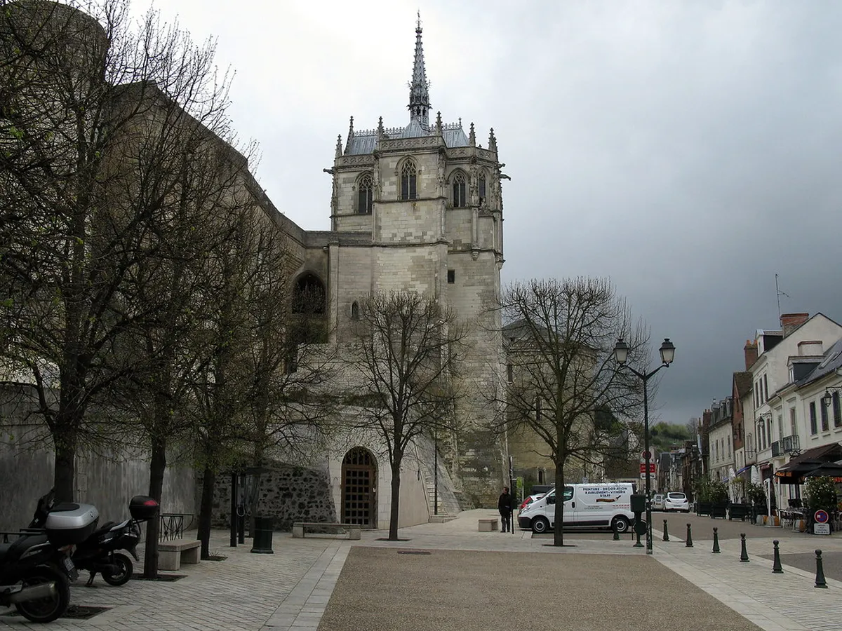 Amboise: Discovering Its Street Art and Architecture Wonders