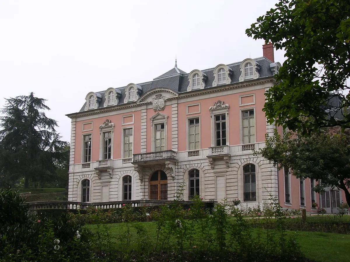 Château de Chambéry Historical Architecture Guide
